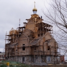 Строящийся деревянный храм